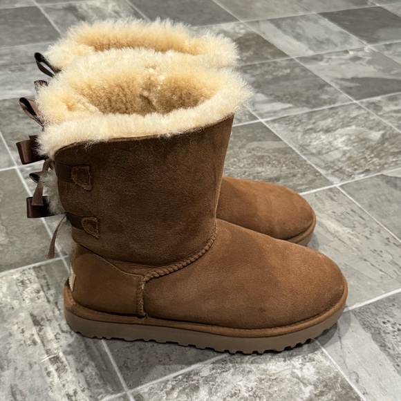UGG Bailey Bow II Boots Size 7 Brown Chestnut Sheepskin - Picture 6 of 14
